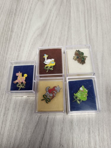 Rare macmillan cancer pin - cancer,