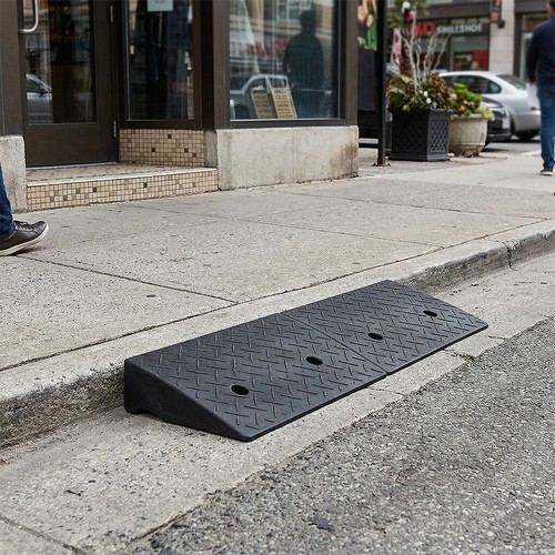 Set rubber kerb ramps - of,