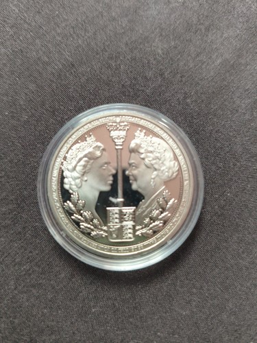 Queen elizabeth half crown - half,