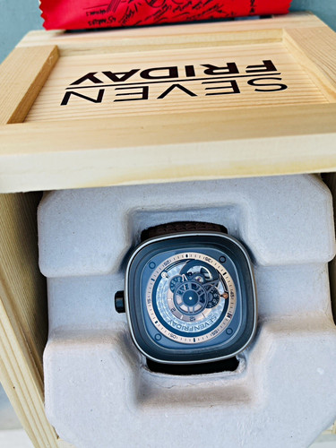 Sevenfriday 01 - sevenfriday, p2/01