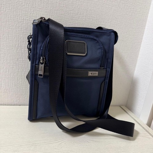 Tumi shoulder bag pocket - tumi,