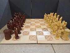 Cavalier and Round Heads Chess set Available in 3 colours + Optional Chess board