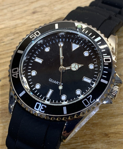 Sterile dial dive style quartz
