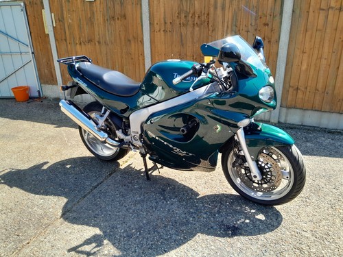 Triumph 955i sprint - triumph,
