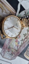 VINTAGE GENTS GOLD TONE "EVERITE"  MECHANICAL WATCH WITH EXCALIBUR BRACELET.