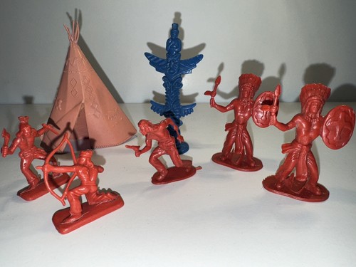 Vintage plastic toy soldiers - plastic,