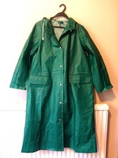 VINTAGE C 80s GREEN PVC RAINCOAT S/M 36-38"