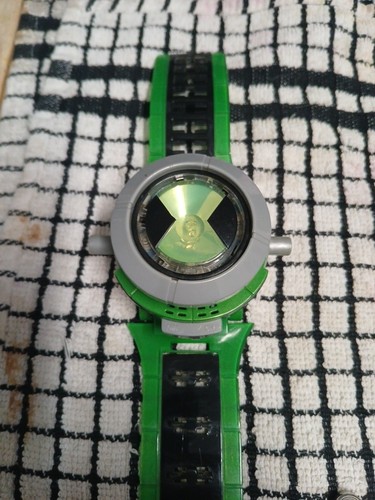 Ben omnitrix watch bandai - 10,