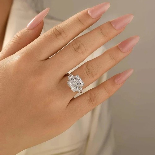 Radiant cut diamond women ring - cut,