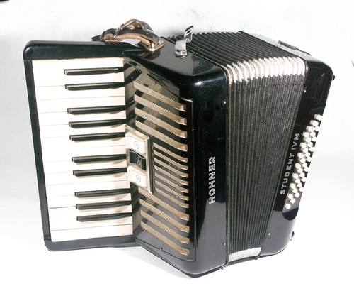 Hohner student accordion - iv, m