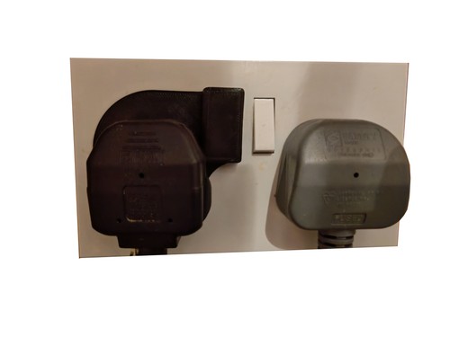 Mains plug switch guard - uk,