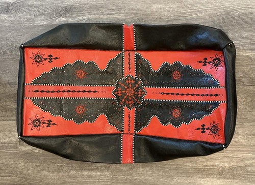 Rectangular leather pouf