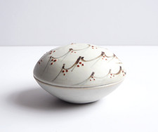 DAVID LEACH Studio pottery Porcelain Box and Cover with Brushed Decoration 12 cm