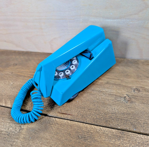 Wild wolf trimphone - &,