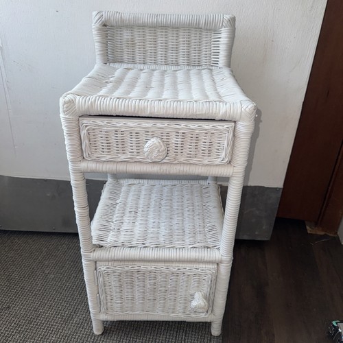 Vtg wicker rattan end table - vtg,