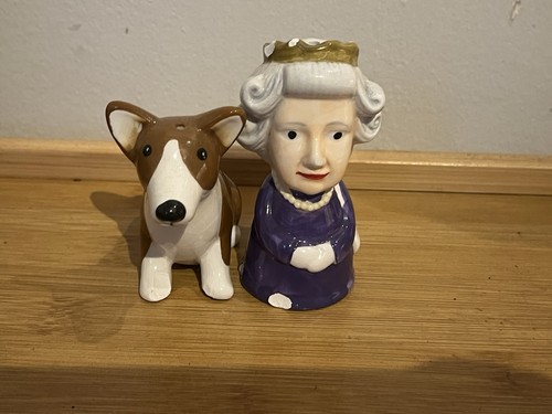 Queen and corgy salt - and,