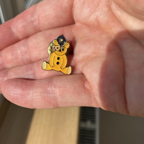 Pudsey bear pin badge - pudsey,