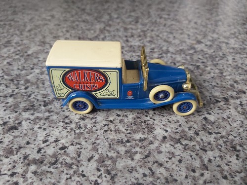 Lledo ford van walkers - in,