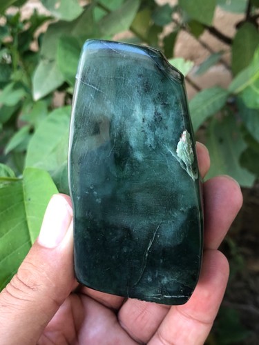 215g natural polished - polished, nephrite