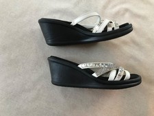 women's Skechers rumblers wave