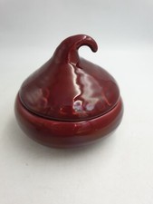 VINTAGE RETRO KITSCH CERAMIC LIDDED BEETROOT POT WINE RED COLOUR POINTY LID