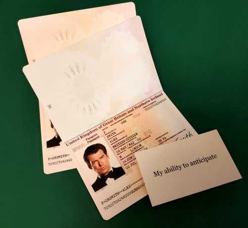 Prop james bond die - bond,