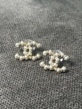 CHANEL Gold Earrings rare and original, in a gold colour, with a CC design