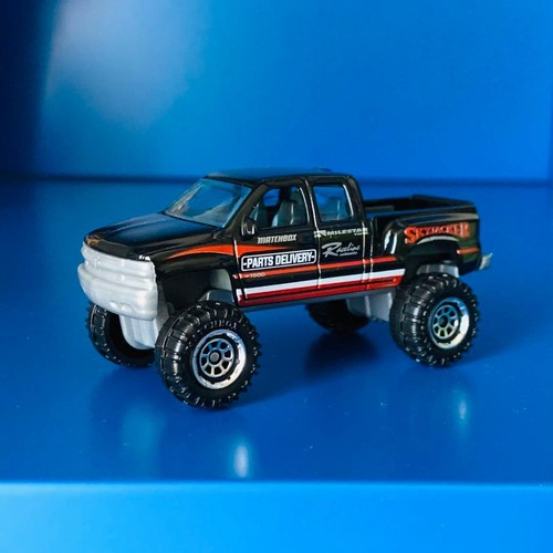 Matchbox chevrolet silverado - matchbox,