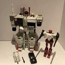 Original 1986 Hasbro boxed Transformers G1 Metroplex near complete 