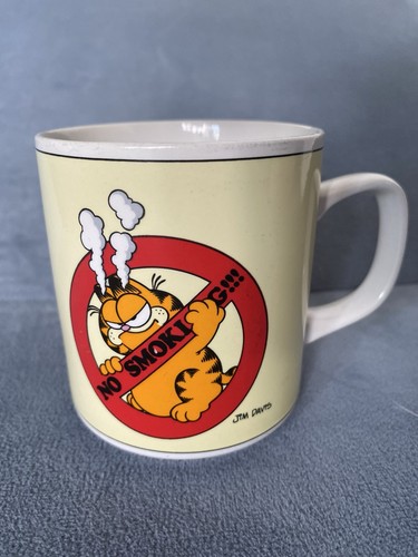 Garfield mug 1978 smoking - garfield, no
