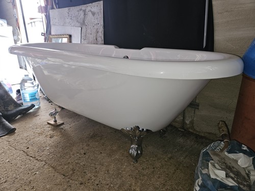 Freestanding bath tub with - freestanding,