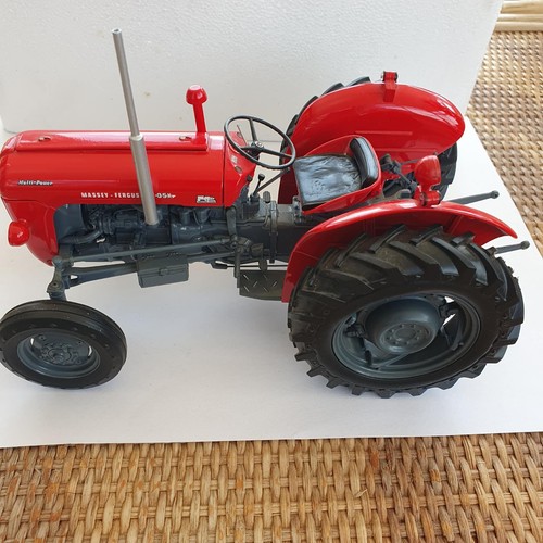 Universal hobbies tractor - 1:16,