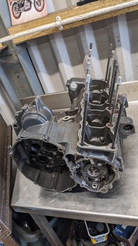 Suzuki gsxr750 engine cases - suzuki,