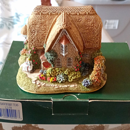 Lilliput lane strawberry teas - lane,
