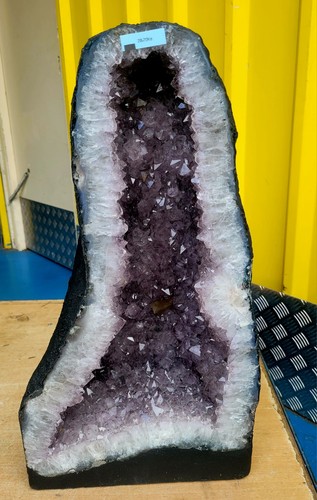 Huge stunning amethyst geode - stunning,