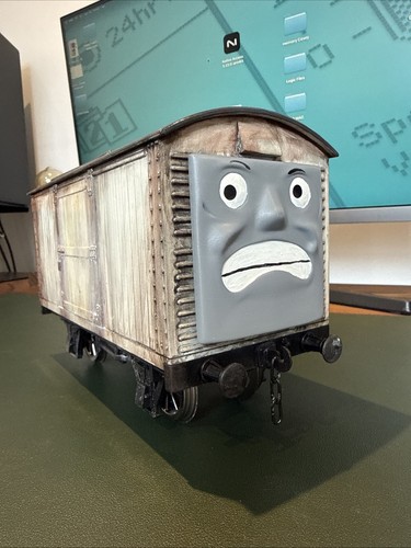 Scale box van thomas and - scale,