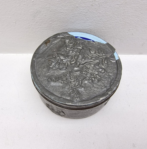 Vintage metal trinket box with - vintage,