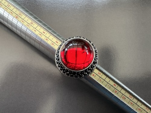 Red lucite cabochon ring - ring, black