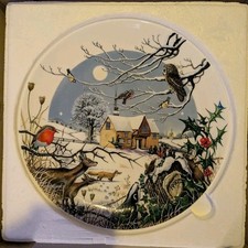 Wedgewood Christmas Collection 90s Arrival of the Carol Singers Decorative Plate