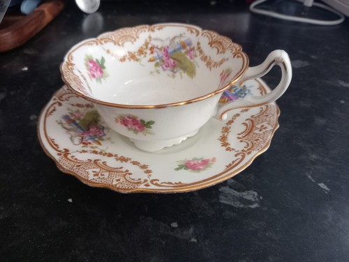 Royal doulton antique tea cup - royal,