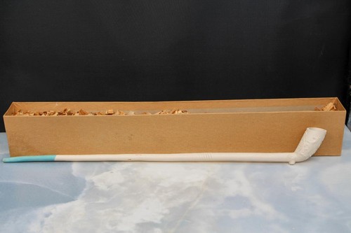 Olde world fine clay pipe - world,