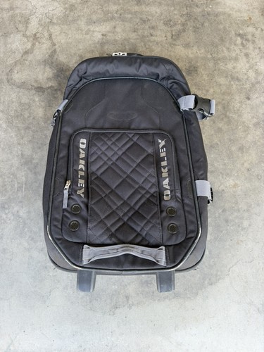 Oakley 39l black - 39l, 22”