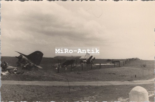 Photo aircraft scrap tank - aircraft,