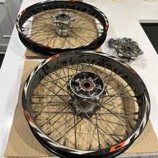 KTM 690 ENDURO R FRONT & REAR