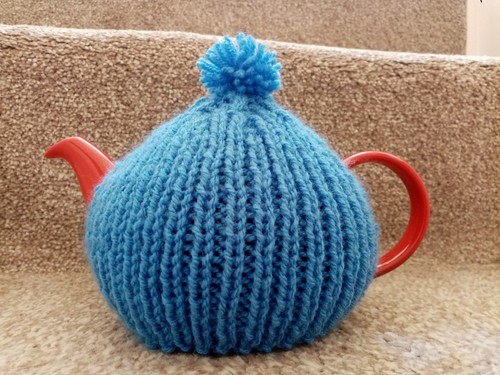 Hand knitted tea - , fits