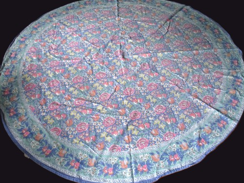 Pomegranate round pastel - pomegranate, 68"