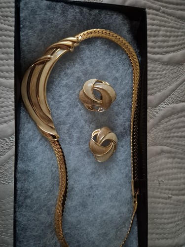 Napier vintage gold tone - napier,