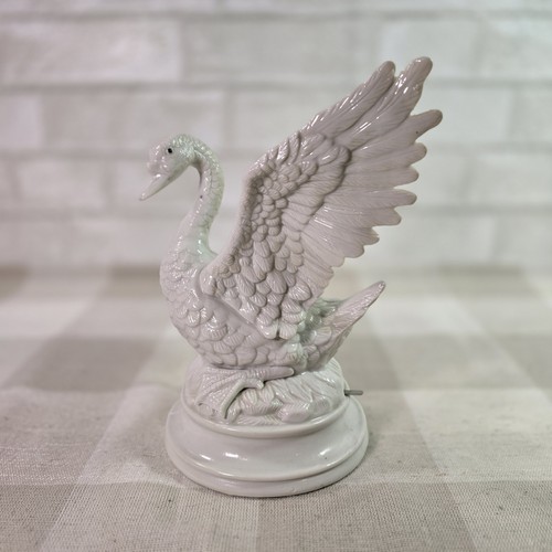 Vintage porcelain swan - in.,