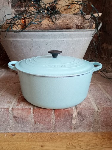 Creuset large cast - large, iron