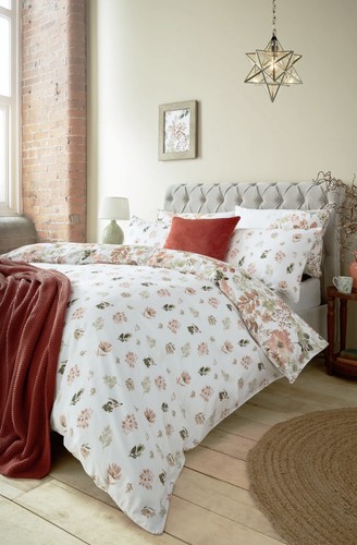 Laura ashley lewcombe - laura,